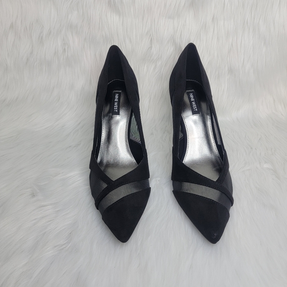 Nine West black suede pointed toe pumps. - Picture 2 of 10